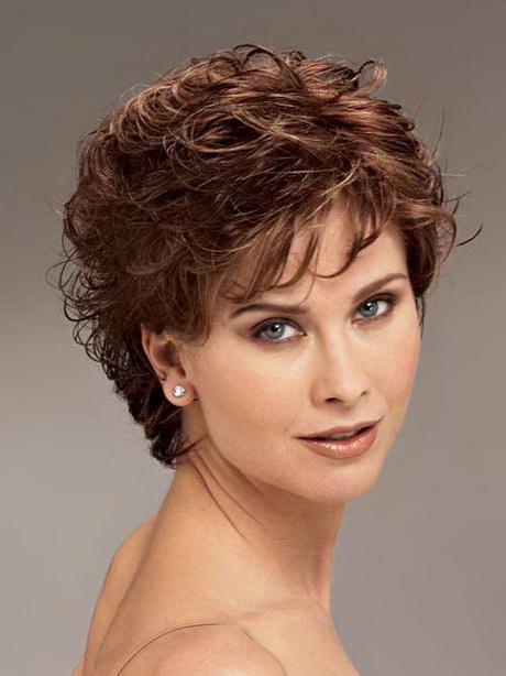Short layered haircuts for round faces short-layered-haircuts-for-round-faces-25_14