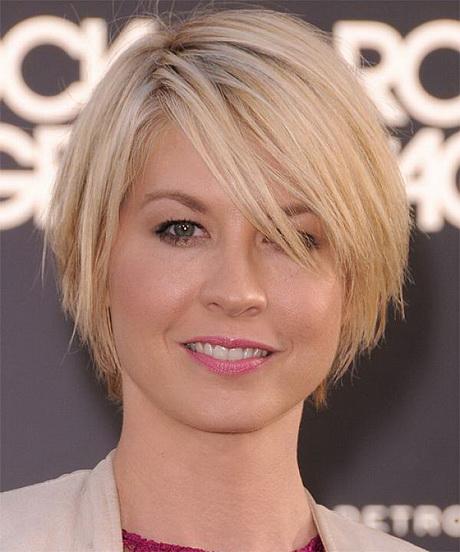 Short layered haircuts for round faces short-layered-haircuts-for-round-faces-25_6