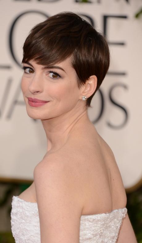 Short pixie haircuts for round faces