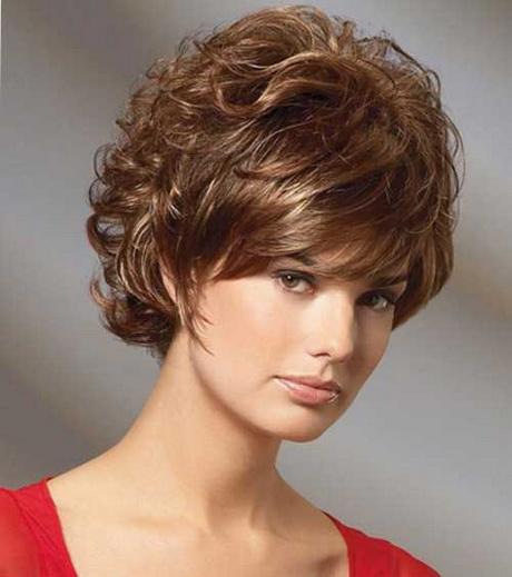 Ways to style short curly hair
