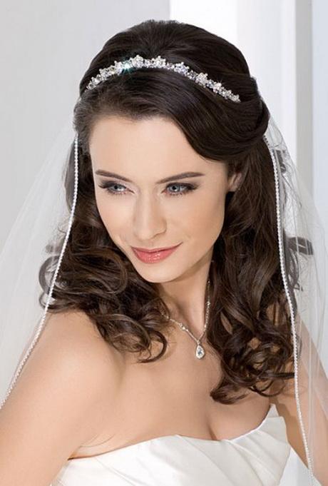 Bridal hairstyles with tiara bridal-hairstyles-with-tiara-74_9