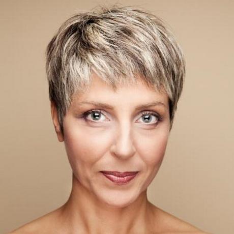 Hairstyles for professional women over 40