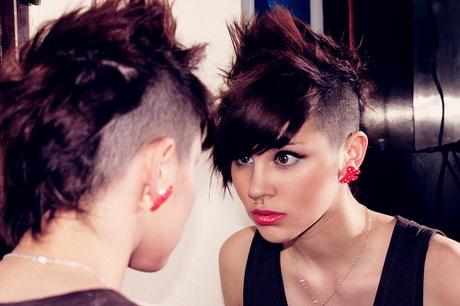 Shaved sides hairstyles women shaved-sides-hairstyles-women-91_16
