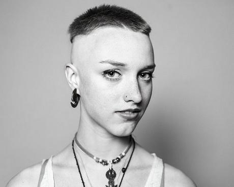 Shaved sides hairstyles women shaved-sides-hairstyles-women-91_4