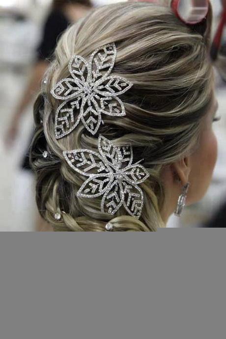 Winter wedding hair accessories