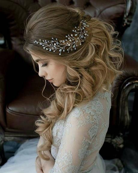 Hairstyle for bride 2018 hairstyle-for-bride-2018-37_17