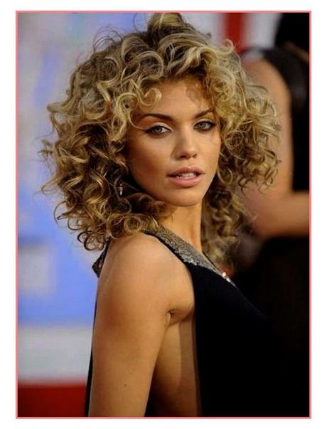 Hairstyles for short curly hair 2018 hairstyles-for-short-curly-hair-2018-04_4