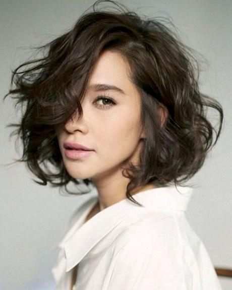 Short hairstyles for wavy hair 2018 short-hairstyles-for-wavy-hair-2018-86_2