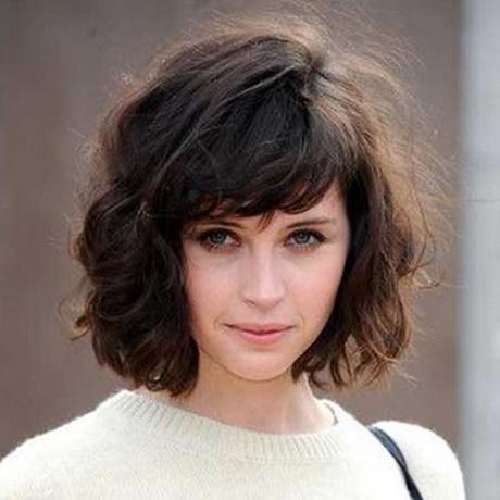 Short hairstyles for wavy hair 2018 short-hairstyles-for-wavy-hair-2018-86_4