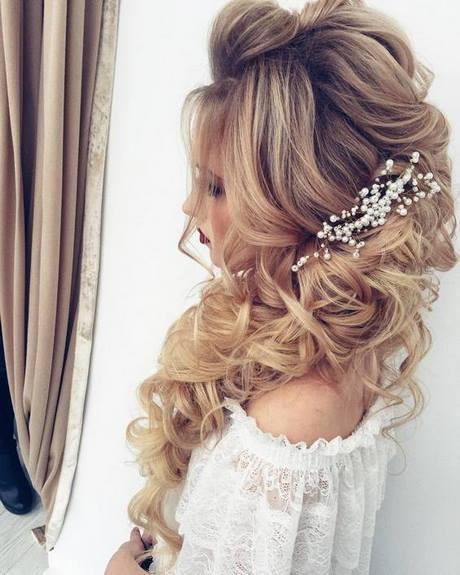 Bridesmaid hairstyles 2019 bridesmaid-hairstyles-2019-31_12