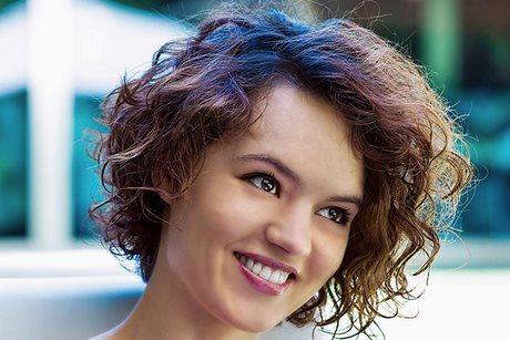 Cute short curly hairstyles 2019