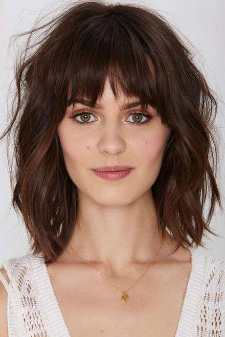 Medium length haircuts with bangs 2019 medium-length-haircuts-with-bangs-2019-03_2