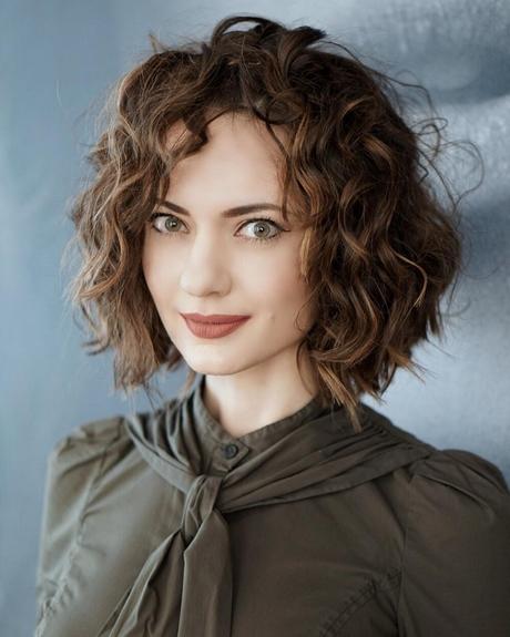 Short and curly hairstyles 2019 short-and-curly-hairstyles-2019-16_19