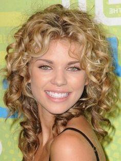 Trendy hairstyles for curly hair 2019 trendy-hairstyles-for-curly-hair-2019-83_18