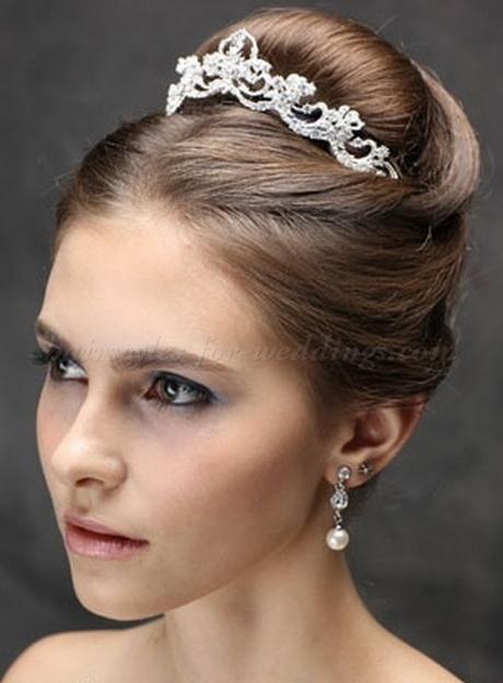 Bridal hairstyle with tiara bridal-hairstyle-with-tiara-27_12