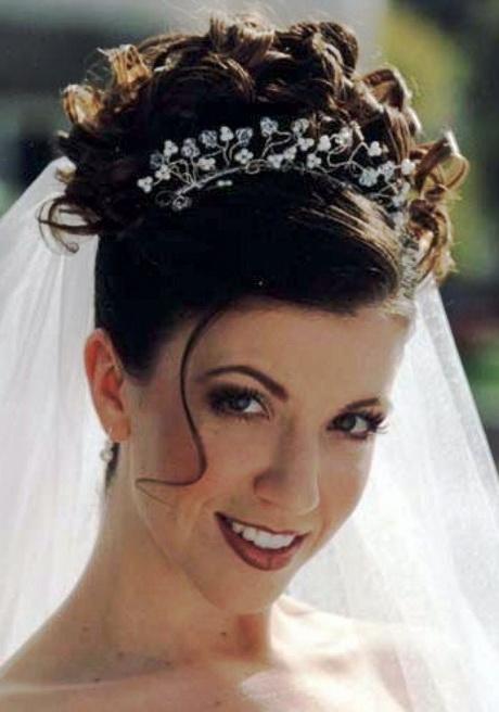 Bridal hairstyle with tiara bridal-hairstyle-with-tiara-27_19