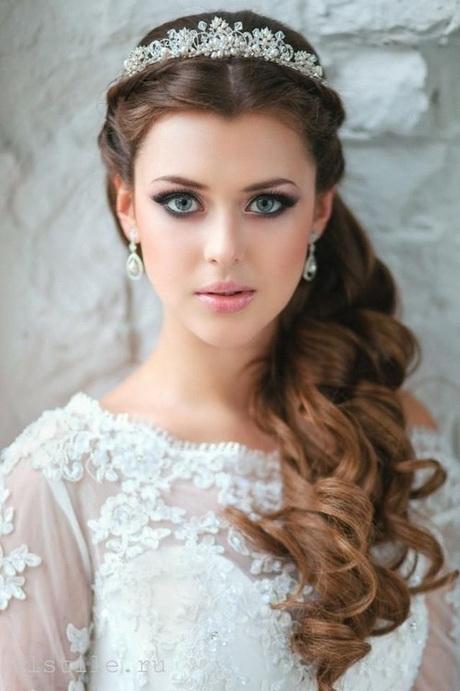 Bridal hairstyle with tiara bridal-hairstyle-with-tiara-27_2