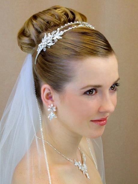 Bridal hairstyle with tiara bridal-hairstyle-with-tiara-27_5