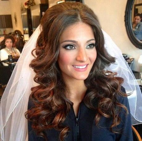 Long bridal hairstyles with veil long-bridal-hairstyles-with-veil-08_17