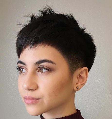 Pixie hairstyles for wavy hair pixie-hairstyles-for-wavy-hair-76_18