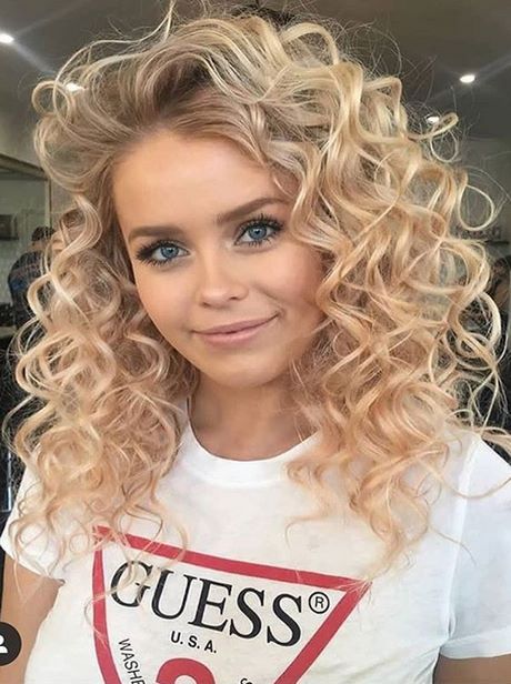 2020 curly hairstyles 2020-curly-hairstyles-71_4