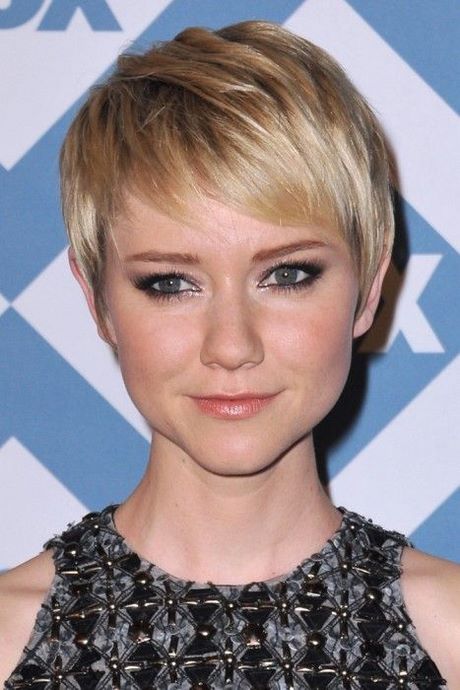 2020 short hairstyles for round faces 2020-short-hairstyles-for-round-faces-99_15