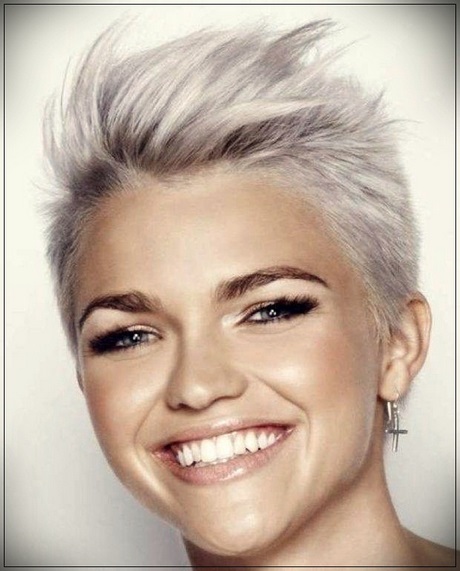 2020 short hairstyles for women over 40 2020-short-hairstyles-for-women-over-40-19_10
