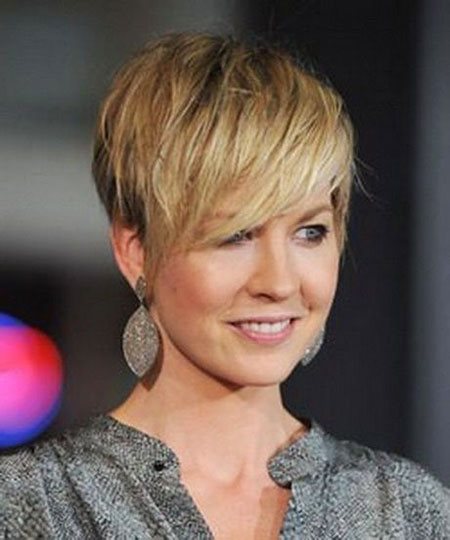 2020 short hairstyles for women over 40 2020-short-hairstyles-for-women-over-40-19_9