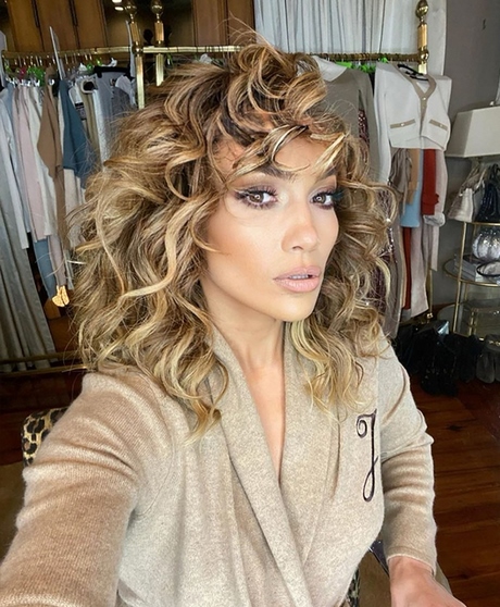 Curly hairstyle 2020 curly-hairstyle-2020-33_13