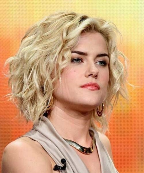 Hairstyles for short curly hair 2020 hairstyles-for-short-curly-hair-2020-11_12