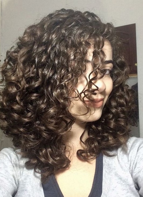 Long curly hairstyles 2020
