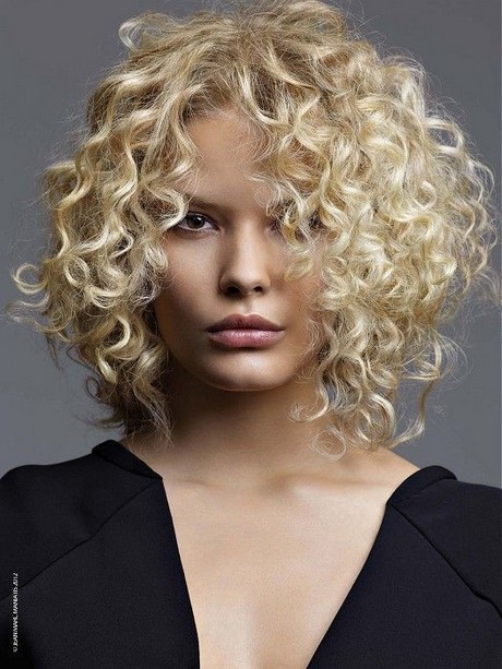 Medium curly hairstyles 2020