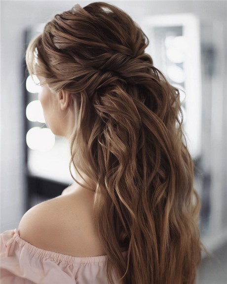Prom hairstyles 2020 prom-hairstyles-2020-47_11