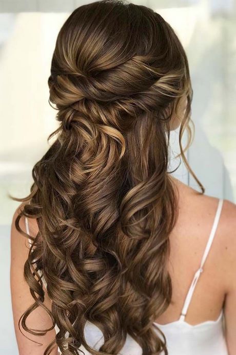 Prom hairstyles 2020 prom-hairstyles-2020-47_5