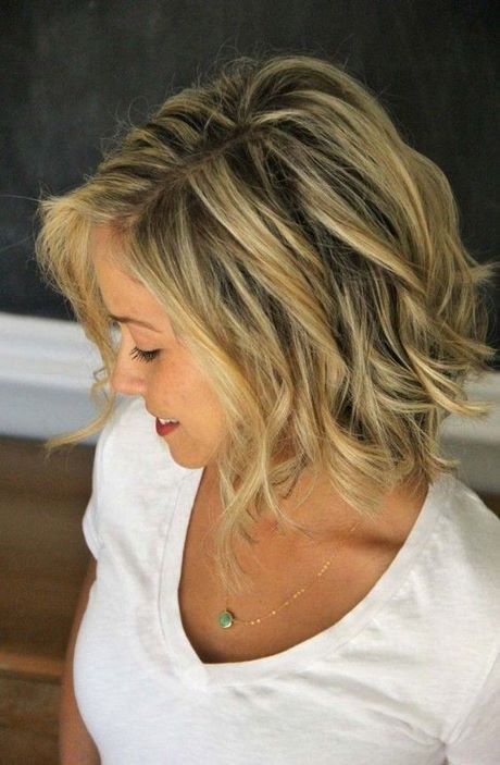 Short hairstyles for wavy hair 2020 short-hairstyles-for-wavy-hair-2020-79_14
