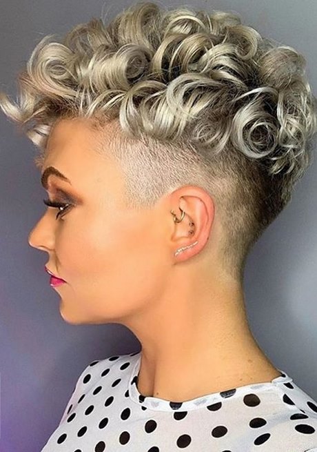 Short naturally curly hairstyles 2020 short-naturally-curly-hairstyles-2020-46_9