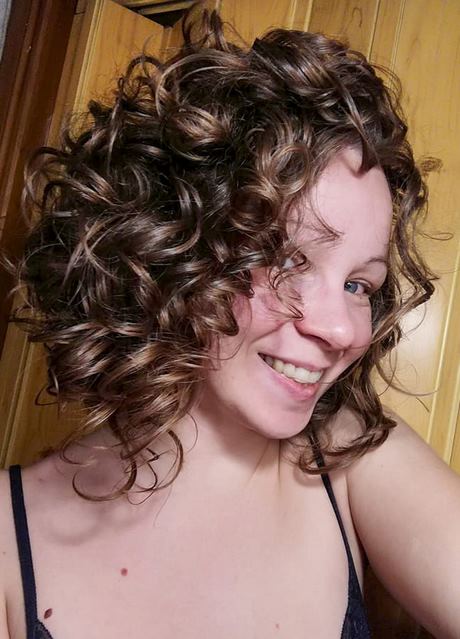 2021 curly short hairstyles 2021-curly-short-hairstyles-24