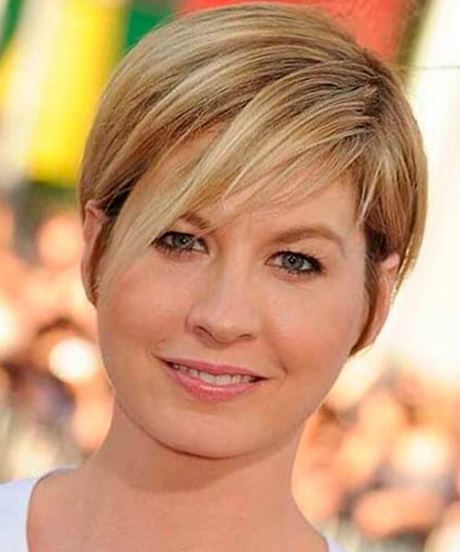 Best short hair for round face 2021 best-short-hair-for-round-face-2021-55_14