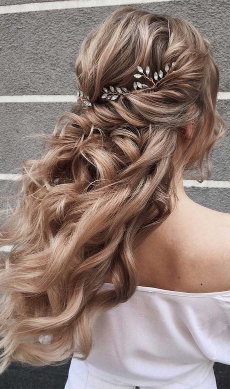 Bridesmaid hairstyles 2021 bridesmaid-hairstyles-2021-58_19