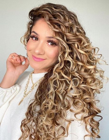 Curly hairstyles for long hair 2021 curly-hairstyles-for-long-hair-2021-57_3