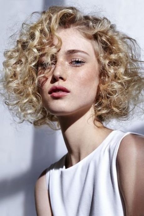 Cute short curly hairstyles 2021 cute-short-curly-hairstyles-2021-30_16
