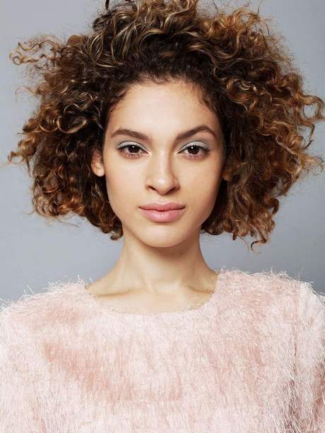 Hairstyles for curly hair 2021 hairstyles-for-curly-hair-2021-38