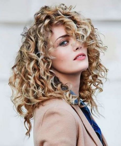 Hairstyles for curly hair 2021 hairstyles-for-curly-hair-2021-38_6