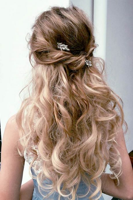 Hairstyles for prom 2021 hairstyles-for-prom-2021-46_19