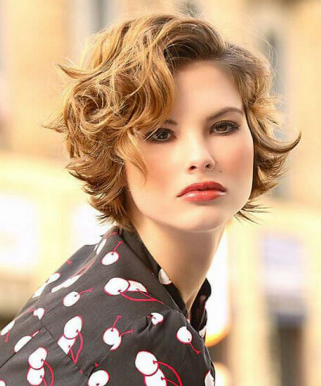 Short curly hairstyles for women 2021