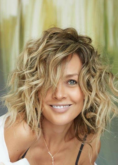 Short curly hairstyles for women 2021 short-curly-hairstyles-for-women-2021-28_12