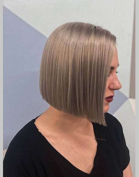 Short haircuts for women 2021