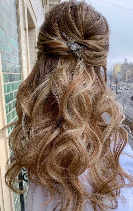 Up hairstyles 2021 up-hairstyles-2021-69_17