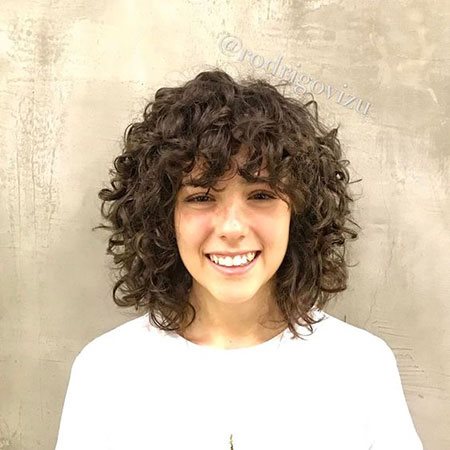 Cute short curly haircuts 2019 cute-short-curly-haircuts-2019-03_6