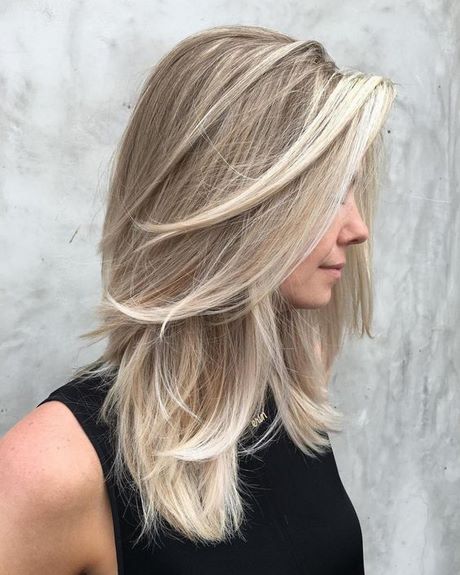 Medium blonde hairstyles 2019 medium-blonde-hairstyles-2019-69_15